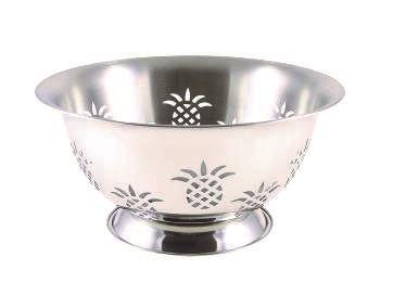 02 Lbs Country of Origin: India 0134 4 qt colander Suggested Retail: $ 9.99 UPC: 0-21614-00086-6 Master / Sub Pack: 12 / 6 Master / Sub Cube: 2.72 / 0.77 Master / Sub Weight: 12.12 Lbs / 6.
