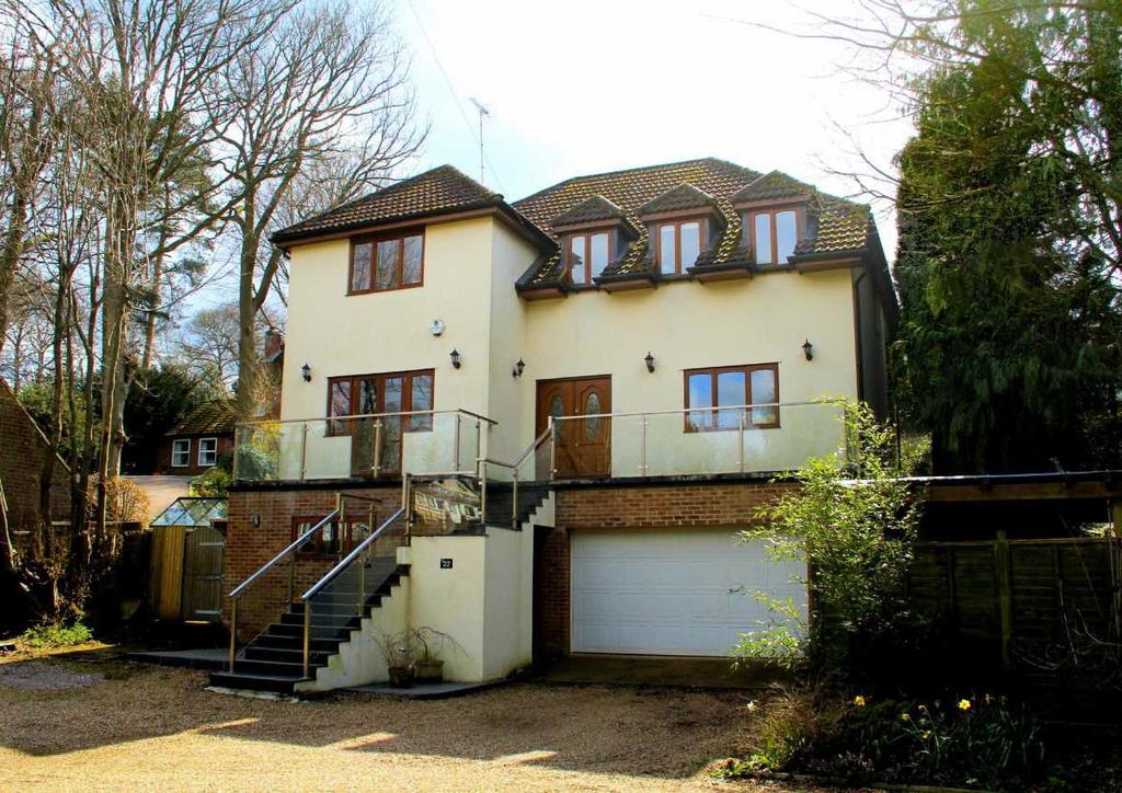 Detached 4 /5 bedroom family house with over 3300 sq ft &