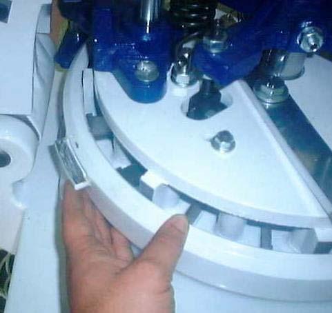 To lubricate the shaft, use alimentary lubricators. To clean correctly the machine, you must: 1. Remove the ring s security pin (fig. 7.1). 2.