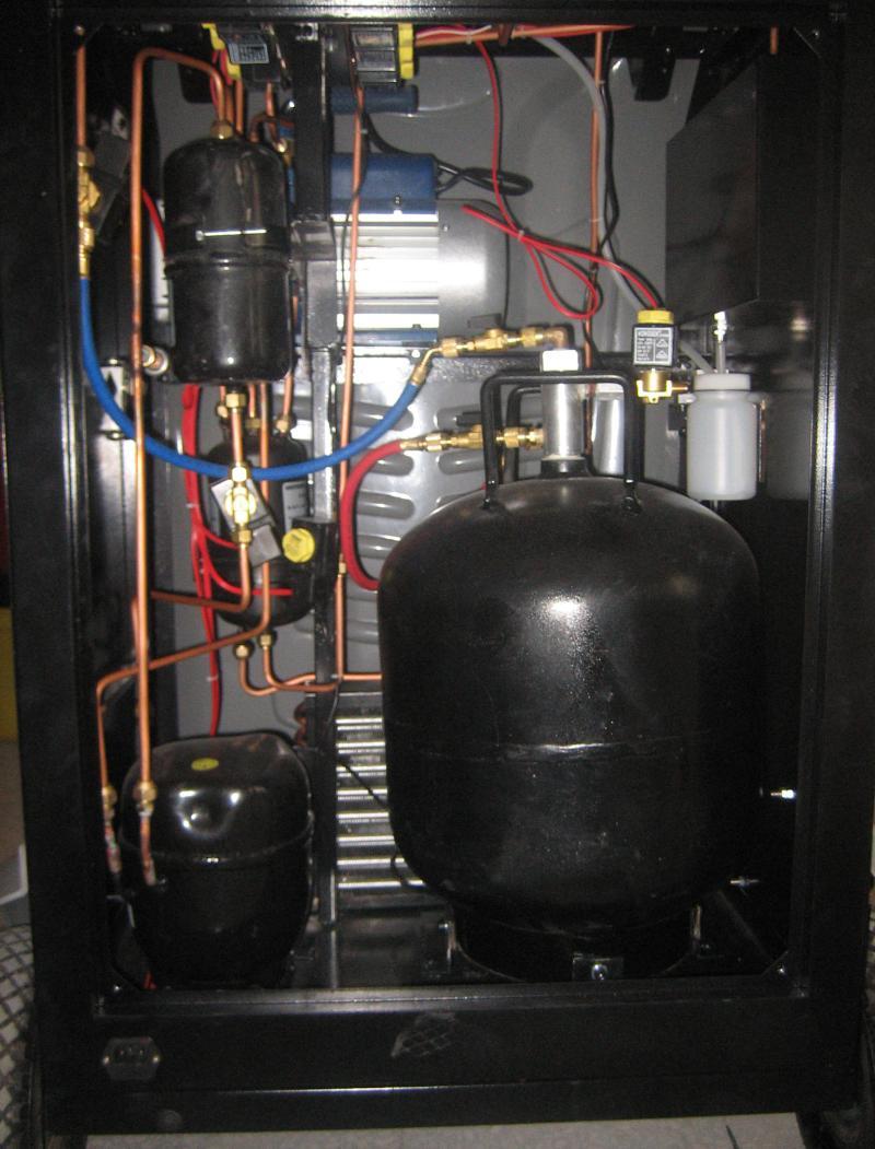 4.5 Interior Structure Vacuum pump Oil separator Charge hose Fresh oil bottle Cylinder Compressor 5. Manual Operation Method 5.