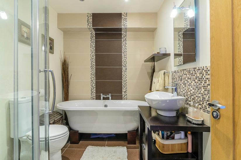 DELUXE FAMILY BATHROOM: Free standing roll top bath with mixer tap, low flush wc, tiled corner shower cubicle, thermostatically controlled shower unit,
