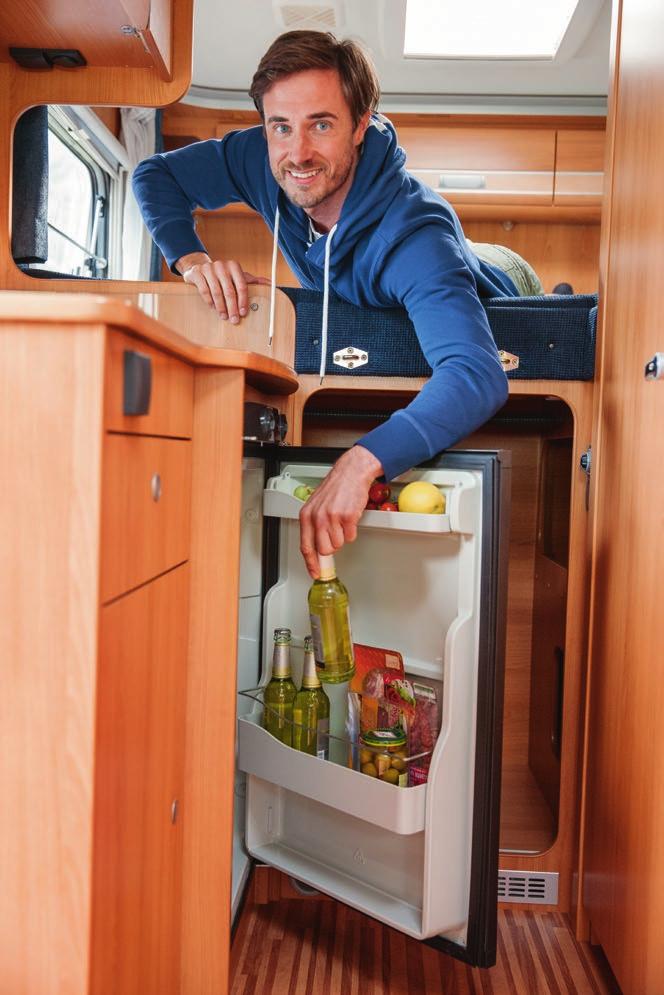 Because the cold air remains in the drawer near the floor, the energy loss when opened is minimized.