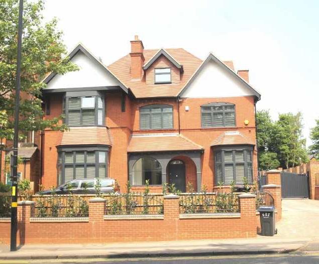 Estate Agents Surveyors Valuers 435 HAGLEY ROAD, HARBORNE, B17 8BL A MOST EXPENSIVELY RENOVATED AND EXTENDED TRADITIONAL SIX BEDROOM FAMILY DETACHED RESIDENCE WITH LANDSCAPED REAR GARDENS.