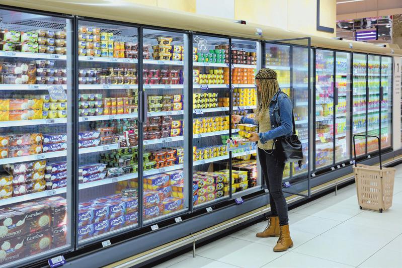Closed refrigerators and freezers Introducing closed refrigerators and freezers can cut a store s energy consumption by an average of 18%. The aim is to equip 75% of French hypermarkets by 2020.