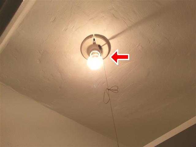 3 (2) The light fixture(s) shown in photo(s) do/does not have a cover and can be/or is close