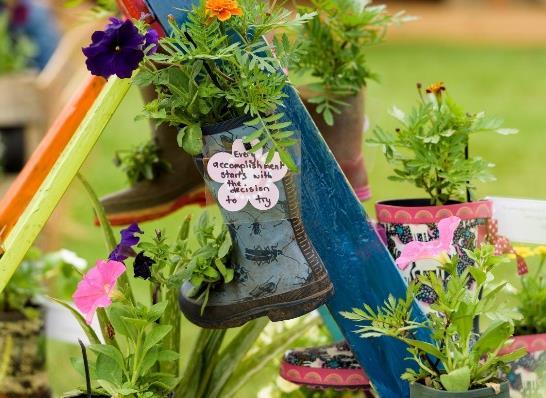 Grow Sensory Planters is a competition in support of existing RHS Campaigns; Campaign for School Gardening, Greening Grey Britain, Wild about Gardens, It s Your Neighbourhood and Plants for