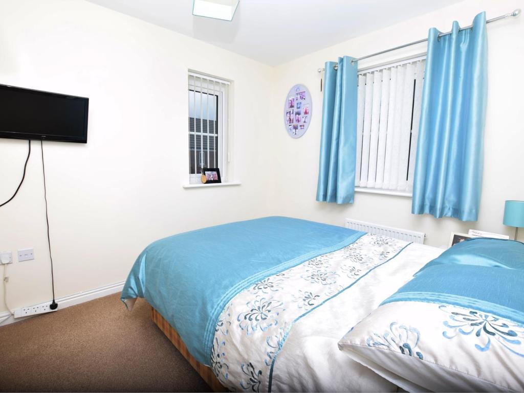 BEDROOM TWO Further double bedroom with upvc double glazed windows to two elevations, there is