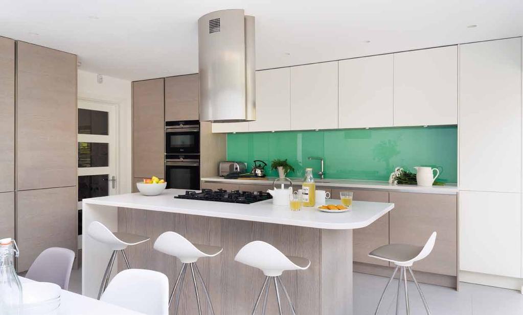 One end of the worktop sweeps to the floor with a smart finish and the other is rounded to add a family friendly touch SMOOTH MOVES The Grey Oak finish has a subtle texture, offset by the