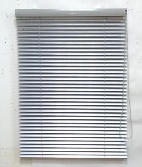CUSTOM MADE e Aluminum Venetian Blinds guarantee elegance for your windows.