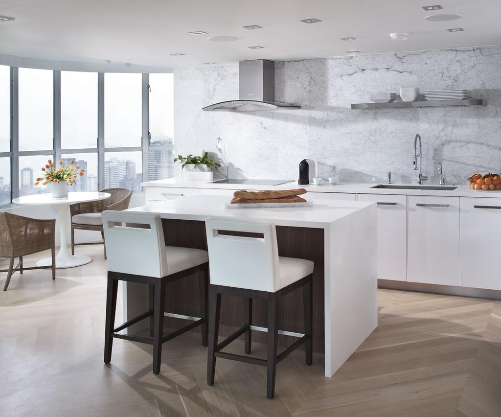 DESIGN AN ENTERTAINING VIEW A Coal Harbour penthouse gets a new kitchen that is open to sweeping vistas PHOTOGRAPHY: ROGER BROOKS VISITORS WHO WALK INTO the kitchen of this highrise sub-penthouse