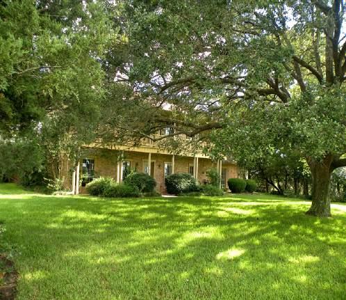 AN EXCLUSIVE LISTING BY JFRANK MONK REAL ESTATE 11182 FM 1094 Sealy, Texas 77474 On the Square 10 N Holland St Bellville, Texas 77418 Phone: (979) 865-3558 Fax: (979) 865-8143 Email: