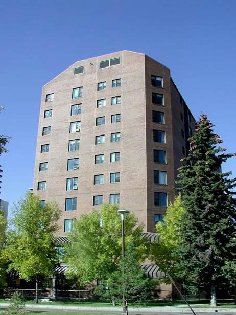 King Edward Place Eastern Exposure Owned by the Saskatoon Housing Authority Seniors social housing 2003 energy use: 3,095 MWh (371 kwh / m2 / yr)
