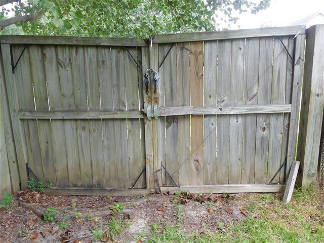 the middle. This makes the gate very difficult to open and close. Recommend repair/replace gate panels for proper operation. 2.10 Item 1(Picture) Back Yard Gate 3.