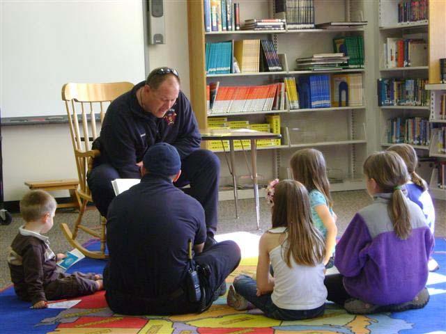 FF/PM s Skinner and Pavone reading to children at Field School for Screen Free Week, held April 15-20, 2012.