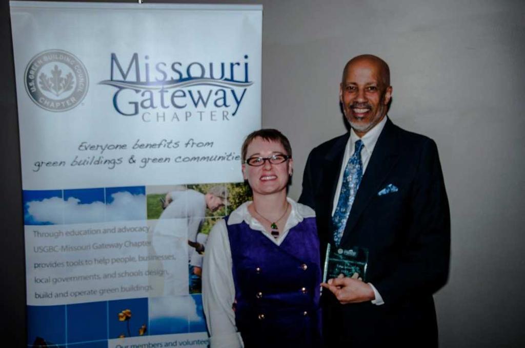 Education Awardee: Southwestern Illinois College Southwestern Illinois College s sustainability efforts fall into five program areas: green curriculum, green campuses, green communities, green