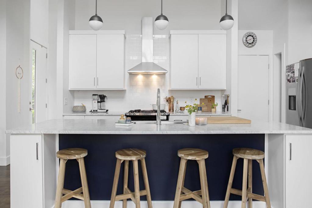 What's hot and what's not in 2018 kitchen trends Homeowners are shelling out for extra storage, new countertops and wireless appliances BYMARIAN MCPHERSONStaff Writer for Inman.