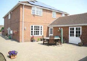 GENERAL DESCRIPTION A superb modern detached family residence which is fitted and finished to an excellent specification offering exceptionally spacious accommodation.