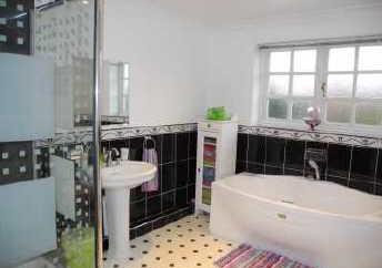 Two rear facing double glazed windows, cove finish to the ceiling and halogen lighting. HOUSE BATHROOM 3.15M X 2.