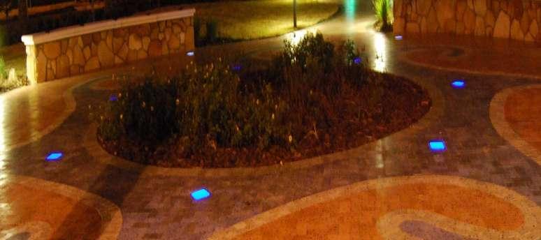 SolaTile I Blue - Poolside Our LightDeco Series products have become very popular with installers, contractors and architects due to the simple plug-andplay installation which allows them to place