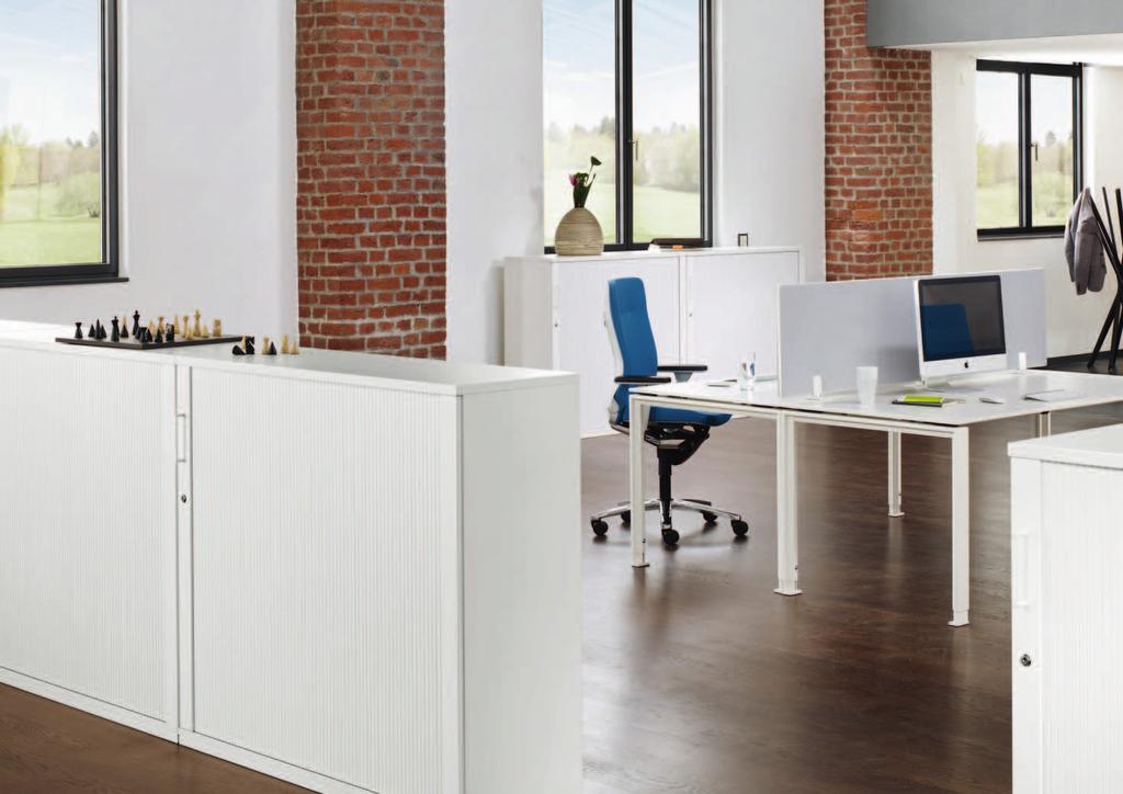 Stay on good terms with colleagues: used as a room divider in an open-space offi ce, the ACTA.CLASSIC cabinet system is a room divider and a cupboard in one.