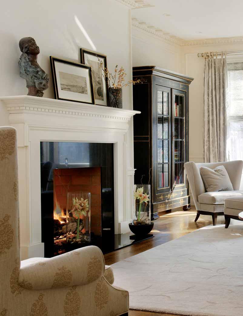 Daylight pours into the living room, enhancing the palette of snowy whites and creams.