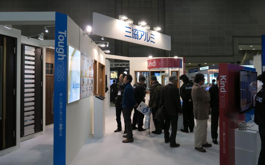 In this exposition, Sankyo Alumi exhibited ALGEO, a new type of compound aluminum sash