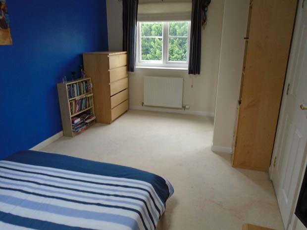 BEDROOM 3 5.12m (16 9 ) x 2.96m (9 8 ) approx. Fitted carpet. Double glazed window with Roman blind. Built in wardrobe with mirror doors. Radiator. Velux window in ceiling. FAMILY BATHROOM 2.