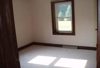 Flooring Capet Hardwood Tile Electrical Window(s) 1) Bedroom 1, three prong outlet shows