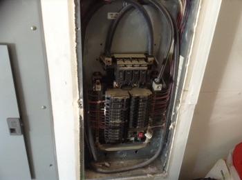 1. Location Materials: Located in the Garage. Right Electrical2 2. Electrical 200 AMP service, 4/0 Aluminum service entrance wires. Panel cover screw(s) missing. 3.